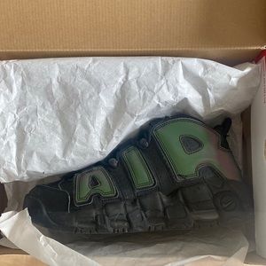 Nike Air More Uptempo Se (GS) size 6.5Y